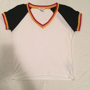 🎀 3 for 9 🎀 F21 Cropped Tee